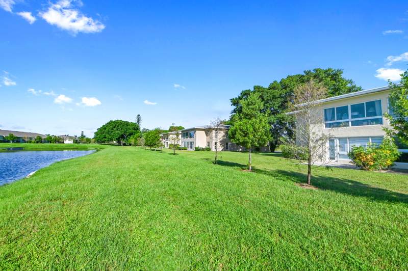 2 bedroom Condominium at 5606 Via Delray Boulevard #D, Palm Greens, Delray Beach — photo 3