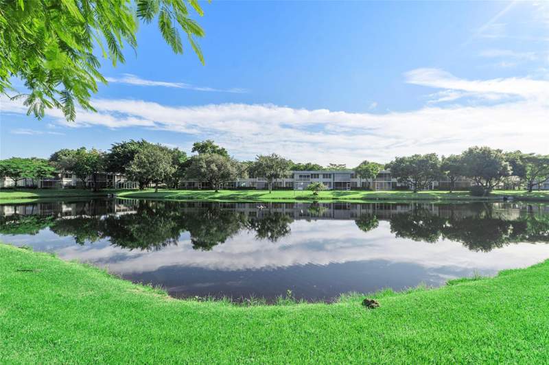 3 bedroom Condominium at 4261 W Palm Aire Drive, No 14 Palm-Aire Country Club, Pompano Beach — photo 4