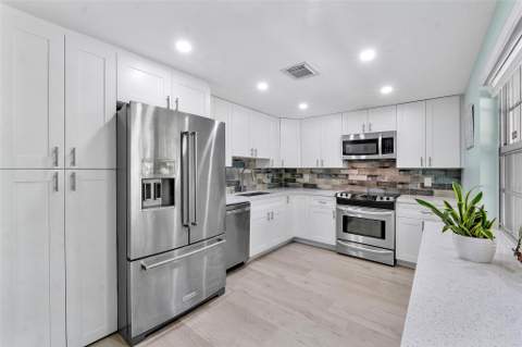 4261 W Palm Aire Drive, Pompano Beach FL - photo 9 of 49