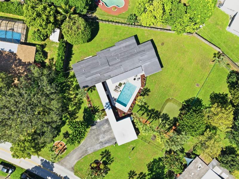4 bedroom Single Family Residence at 4501 E Country Club Circle, Country Club Estates Unit, Plantation — photo 5