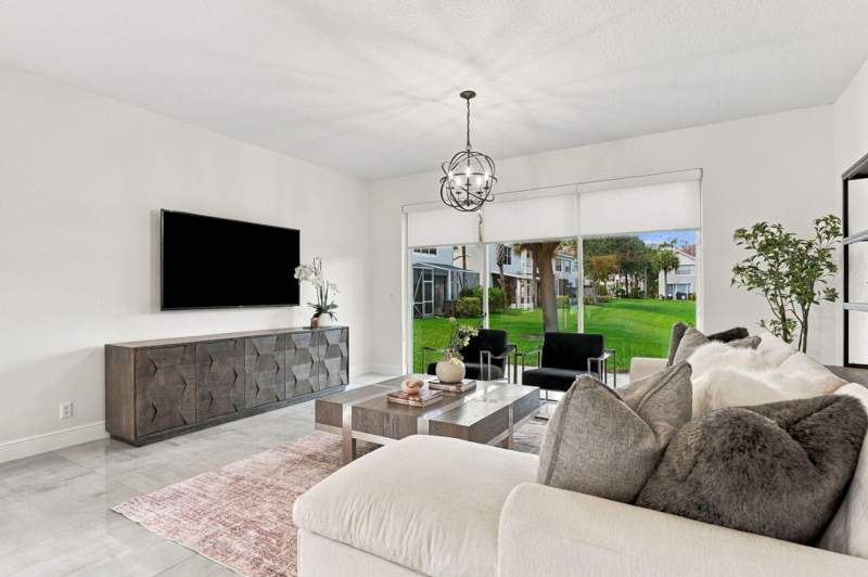 3 bedroom Townhouse at 1086 Woodfield Road, Pine Lake, Greenacres — photo 3