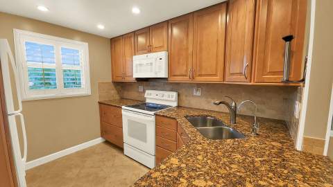 1541 S Ocean Boulevard #211, Lauderdale-By-The-Sea FL - photo 10 of 25