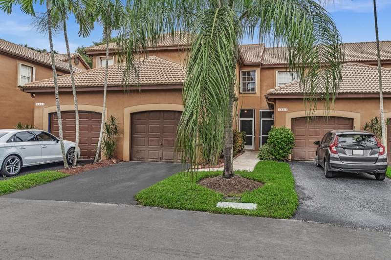 3 bedroom Townhouse at 1561 Barcelona Way, Sectors 3 & 4 Boundary Plat, Weston — photo 2