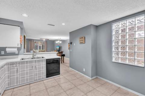 1561 Barcelona Way, Weston FL - photo 17 of 41