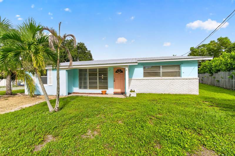 3 bedroom Single Family Residence at 1053 NW Terrace Road, Bahama Terrace, Stuart — photo 2
