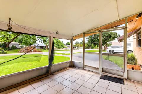 913 Jamaican Drive, West Palm Beach FL - photo 6 of 31