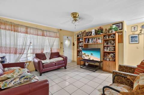 913 Jamaican Drive, West Palm Beach FL - photo 7 of 31
