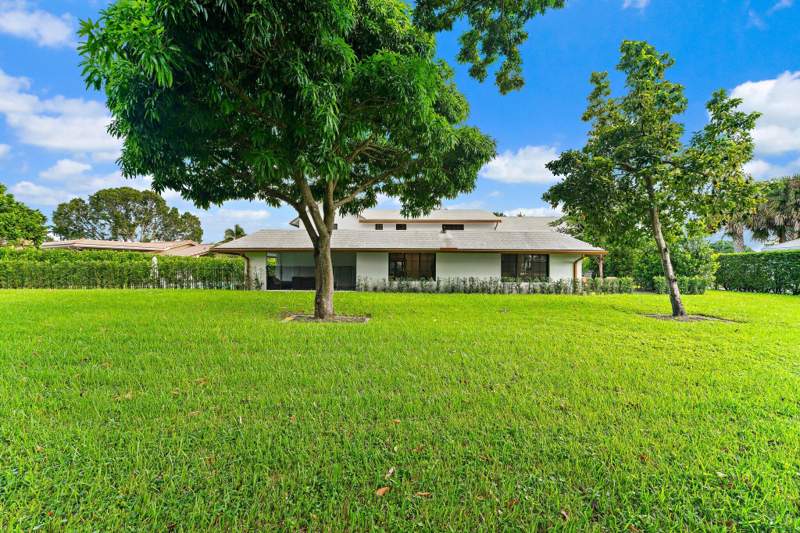 5 bedroom Single Family Residence at 4456 Hickory Drive, PGA National Golf Club Estates 1, Palm Beach Gardens — photo 2