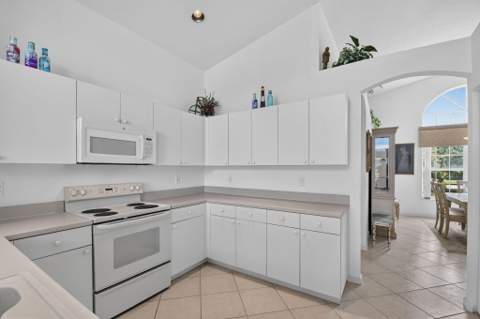 11723 Caracas Boulevard, Boynton Beach FL - photo 15 of 124