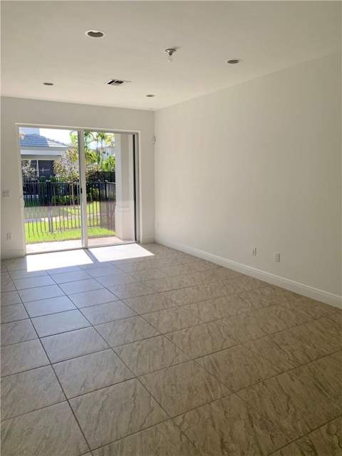 6935 Pines Circle #16, Coconut Creek FL - photo 6 of 17