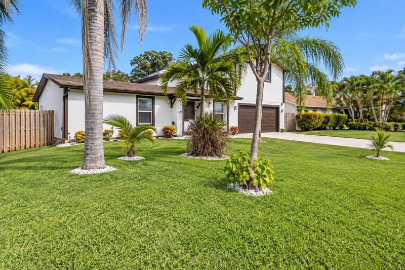 5 bedroom Single Family Residence at 707 SE Karrigan Terrace, Port St Lucie Section 3, Port St. Lucie — photo 2