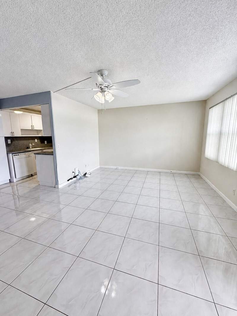 1 bedroom Condominium at 1089 Wolverton #1089, Wolverton At Century Village Condo, Boca Raton — photo 4