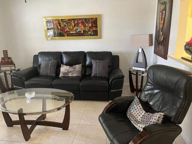 1 bedroom Condominium at 300 Windsor M, Century Village Windsor Condos, West Palm Beach — photo 2