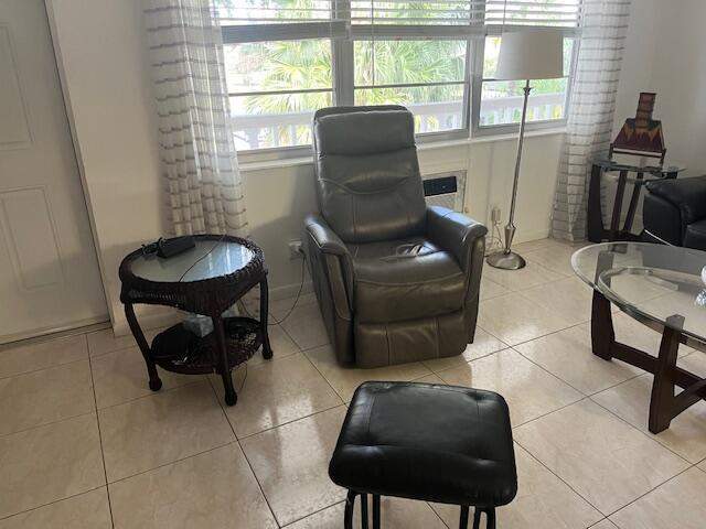 1 bedroom Condominium at 300 Windsor M, Century Village Windsor Condos, West Palm Beach — photo 3