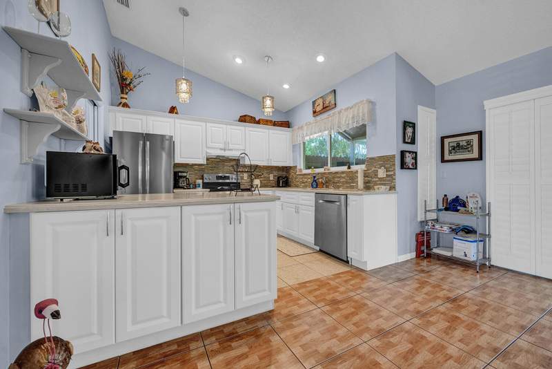 2 bedroom Single Family Residence at 8026 Marshwood Lane, Lakes Of Lantana Ph 2-A, Lake Worth — photo 4