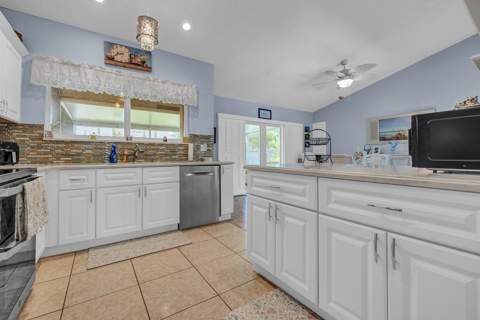 8026 Marshwood Lane, Lake Worth FL - photo 7 of 30
