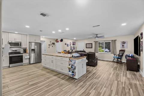 5112 Myrtle Drive, Fort Pierce FL - photo 7 of 59