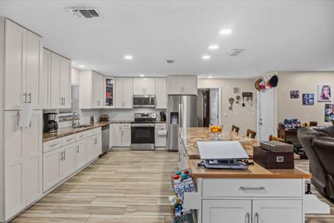 5112 Myrtle Drive, Fort Pierce FL - photo 13 of 59