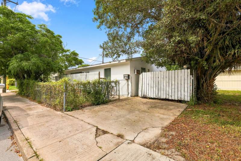 3 bedroom Single Family Residence at 1208 3rd Avenue, Lake Worth Town Of, Lake Worth Beach — photo 2