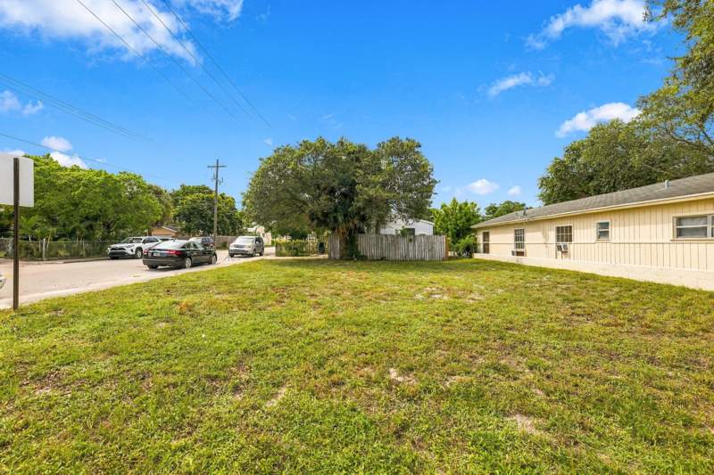3 bedroom Single Family Residence at 1208 3rd Avenue, Lake Worth Town Of, Lake Worth Beach — photo 3
