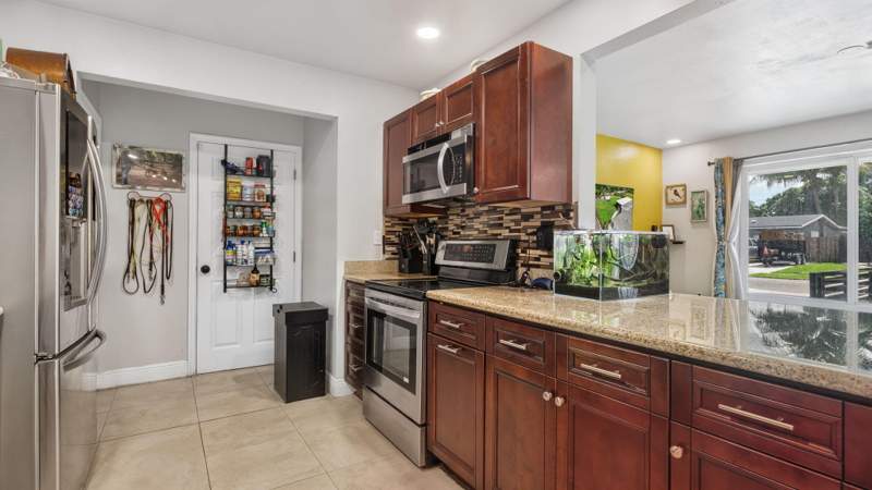 2 bedroom Single Family Residence at 6311 Liberty Street, Driftwood Plaza No 3, Hollywood — photo 5