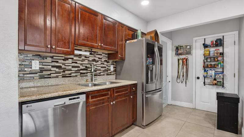 2 bedroom Single Family Residence at 6311 Liberty Street, Driftwood Plaza No 3, Hollywood — photo 4