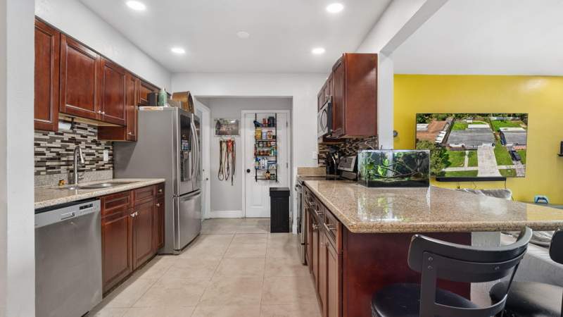 2 bedroom Single Family Residence at 6311 Liberty Street, Driftwood Plaza No 3, Hollywood — photo 2