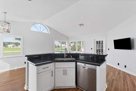 8213 Cassia Drive, Boynton Beach FL - photo 6 of 37