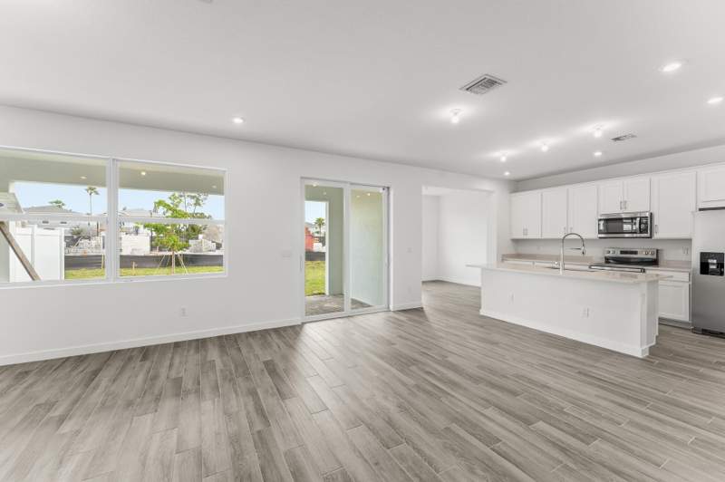 3 bedroom Single Family Residence at 7296 Claudelle Street, Forest Oaks Residential Pud, Lake Worth — photo 4
