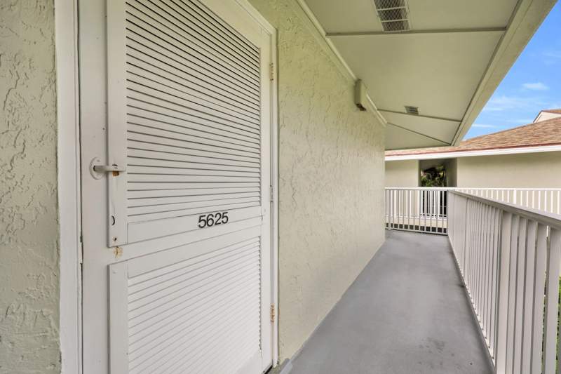 1 bedroom Condominium at 2400 S Ocean Drive #5625, Golf Villas, Fort Pierce — photo 2