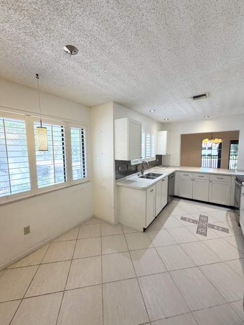 40 Pelican Pointe Drive #205, Delray Beach FL - photo 10 of 33
