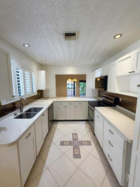 40 Pelican Pointe Drive #205, Delray Beach FL - photo 11 of 33