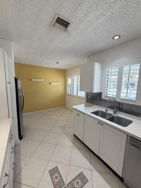 40 Pelican Pointe Drive #205, Delray Beach FL - photo 12 of 33
