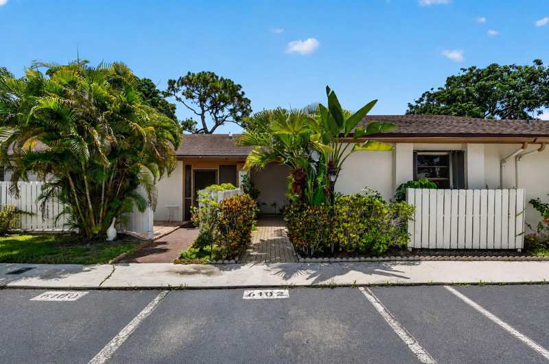 2 bedroom Condominium at 6102 Woodlake Boulevard, Villages Of Woodlake 1, Greenacres — photo 1