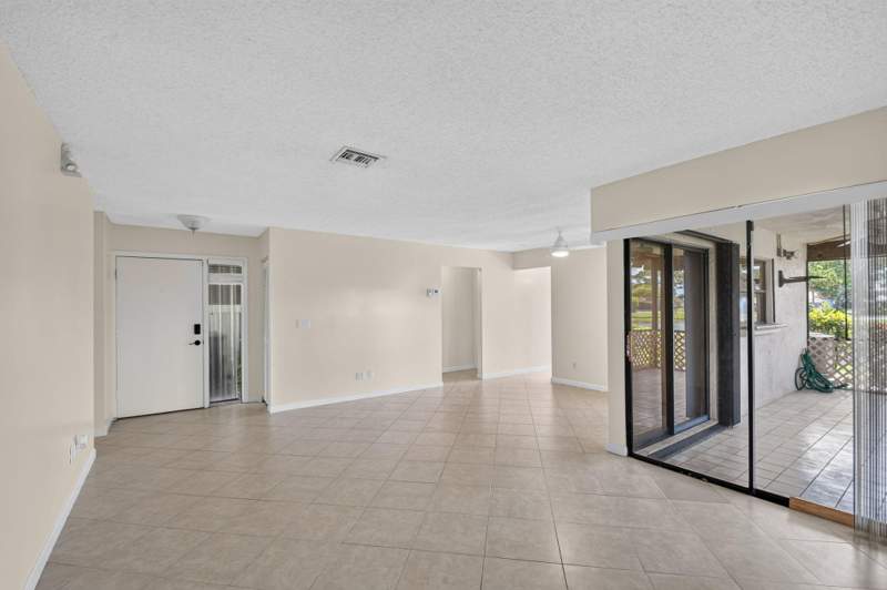 2 bedroom Condominium at 6102 Woodlake Boulevard, Villages Of Woodlake 1, Greenacres — photo 5