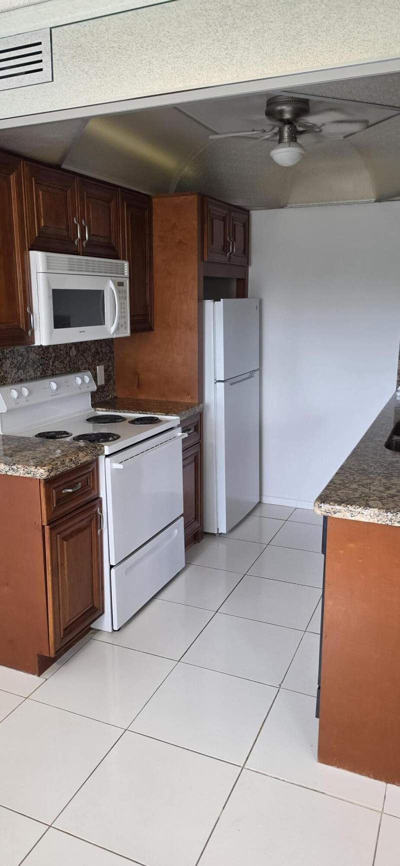 2 bedroom Condominium at 4102 Newport U #4102, Newport U Condo /century village, Deerfield Beach — photo 3