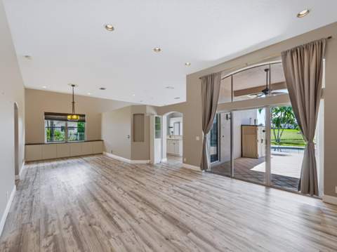 5574 Bermuda Dunes Circle, Lake Worth FL - photo 9 of 43