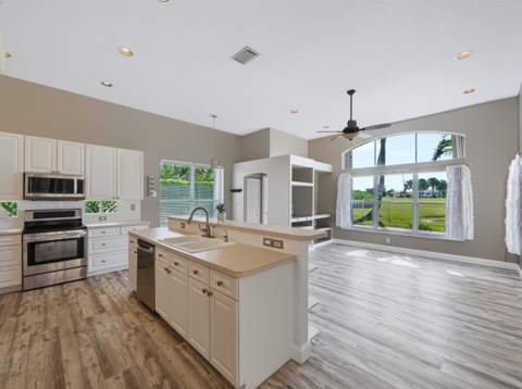 5574 Bermuda Dunes Circle, Lake Worth FL - photo 12 of 43