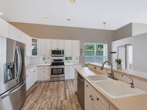 5574 Bermuda Dunes Circle, Lake Worth FL - photo 13 of 43