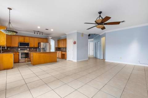 4904 SW 164th Avenue, Miramar FL - photo 8 of 35