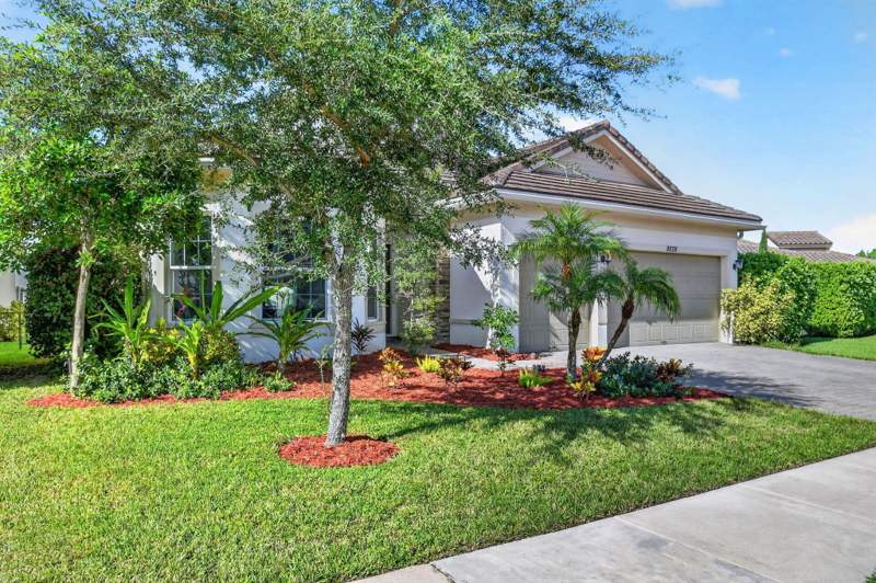 4 bedroom Single Family Residence at 9228 Greenspire Lane, Cypress Royale Pud, Lake Worth — photo 2