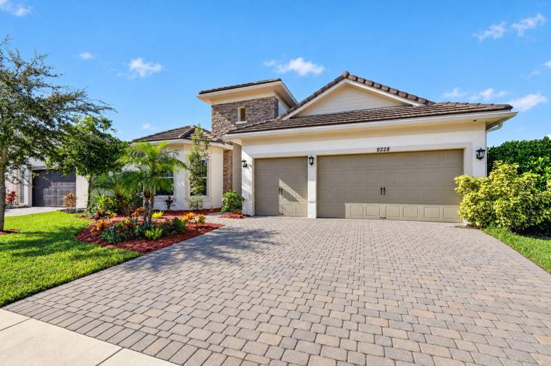 4 bedroom Single Family Residence at 9228 Greenspire Lane, Cypress Royale Pud, Lake Worth — photo 3