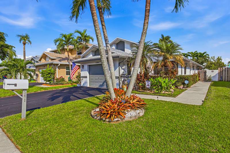 3 bedroom Single Family Residence at 501 Lakeside Circle, New River Estates Section Three, Sunrise — photo 3