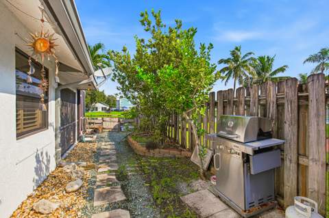 501 Lakeside Circle, Sunrise FL - photo 22 of 36