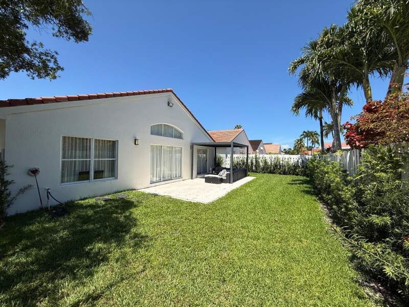 3 bedroom Single Family Residence at 3380 SW 50th Street, Banyan Oakridge Plat, Hollywood — photo 2