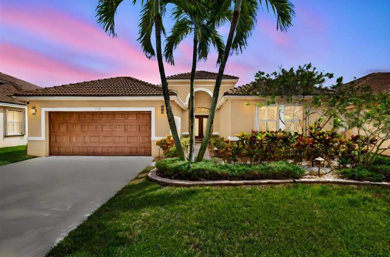 4 bedroom Single Family Residence at 1242 Meadows Boulevard, Sector 3 - Parcels H I J K & L, Weston — photo 5
