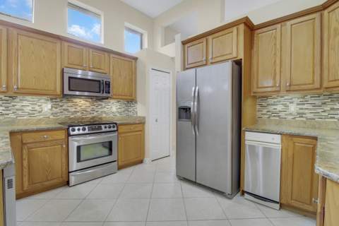7603 Greenbrier Circle, Port St. Lucie FL - photo 16 of 80