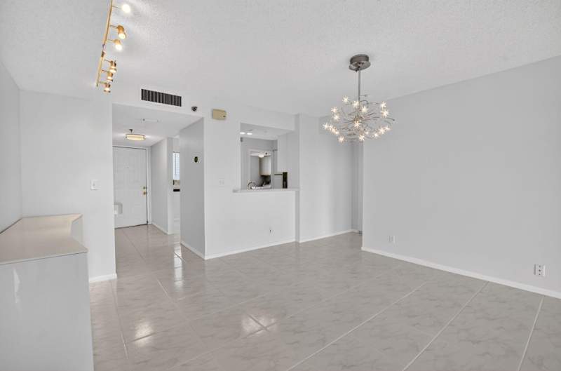 3 bedroom Condominium at 7370 S Oriole Boulevard #802, Huntington Towers Condo, Delray Beach — photo 4