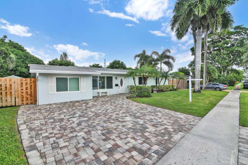 4 bedroom Single Family Residence at 1017 SE 7th Street, Barwal 3rd Sec, Deerfield Beach — photo 1