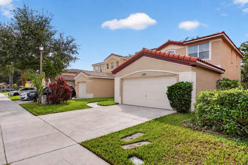 4 bedroom Single Family Residence at 4258 NW 1st Drive, Hammocks At Riverglen, Deerfield Beach — photo 5